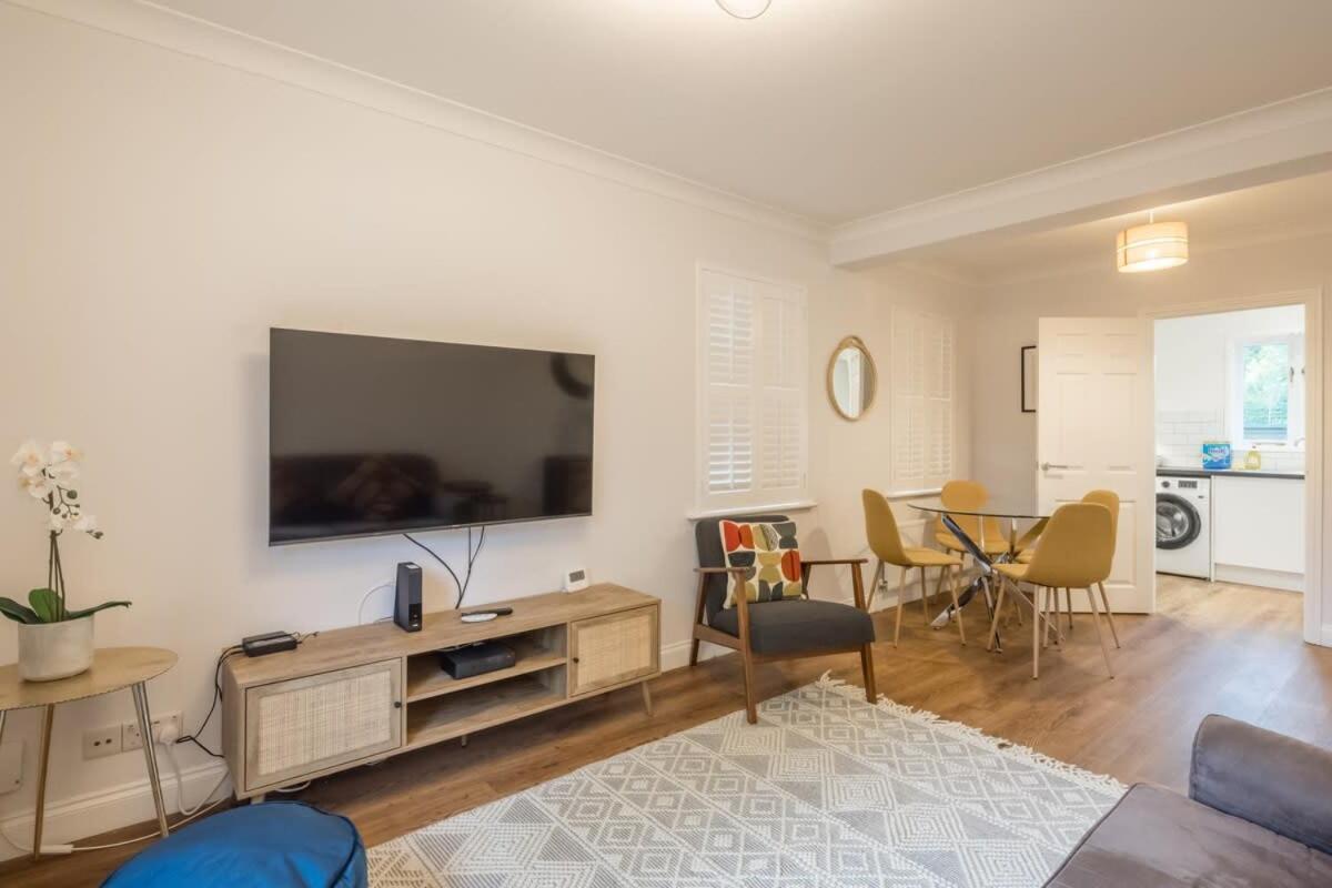 Lovely 1 Bed Apartment With Free Parking & Garden CBG Εξωτερικό φωτογραφία