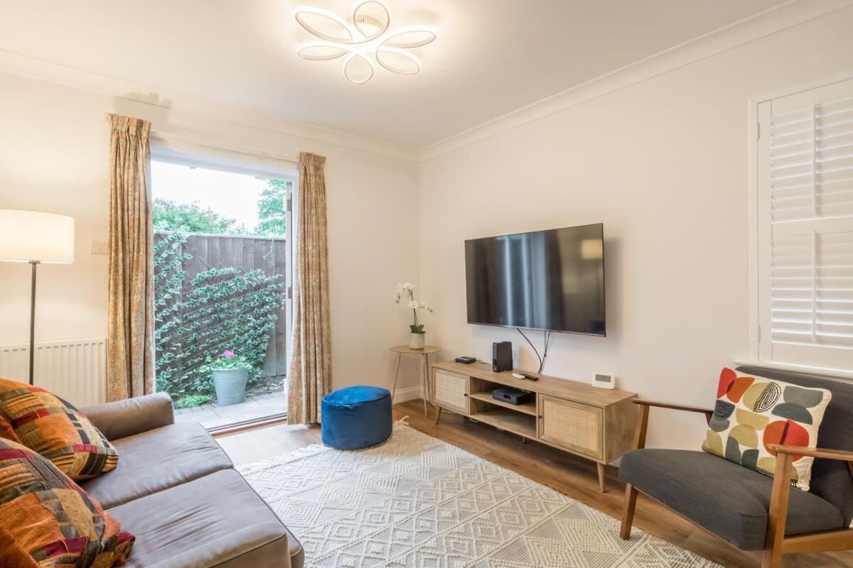 Lovely 1 Bed Apartment With Free Parking & Garden CBG Εξωτερικό φωτογραφία