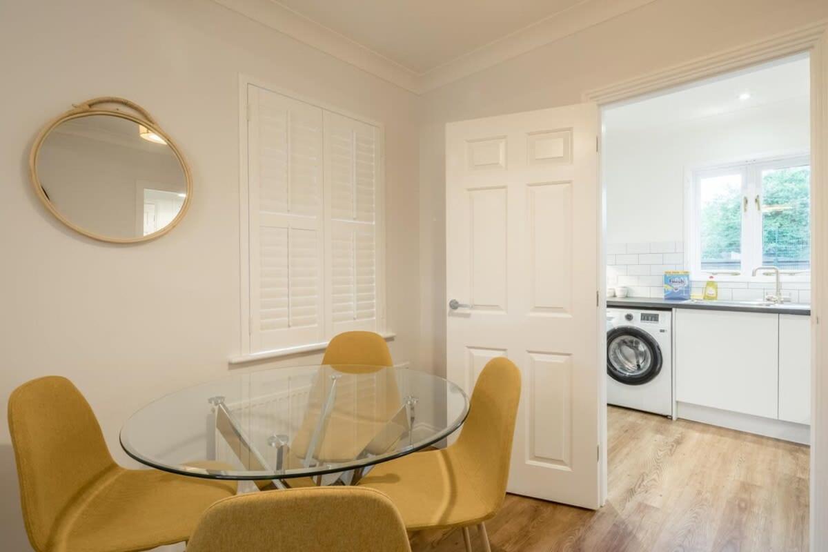 Lovely 1 Bed Apartment With Free Parking & Garden CBG Εξωτερικό φωτογραφία